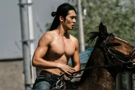 《我的阿勒泰》出圈理由：马伊琍的演技，蒋奇明的脸，于适的身材图片