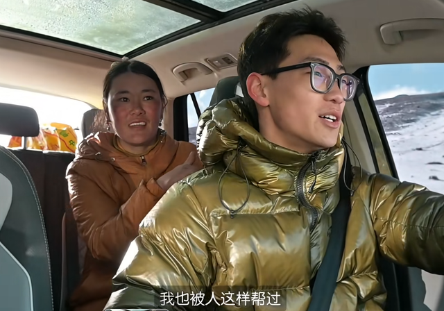 小伙自驾西藏被牧民求助，热心帮忙充电宝却被偷，录像拍下全过程