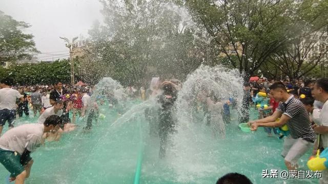 来红河过泼水节啦！攻略快收藏→