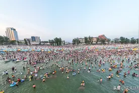 国庆假期第三天，北海迎来第一波游人气高潮，银滩人山人海图片