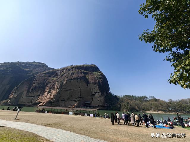 龙虎山三绝之古越族崖墓群