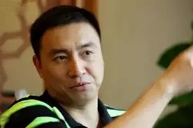 火烧靖国神社的刘强，回国后单位将他开除，妻子离婚，如今怎样？图片