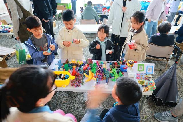 富阳这里，春日氛围感拉满！市民游客纷纷冒雨赶来……