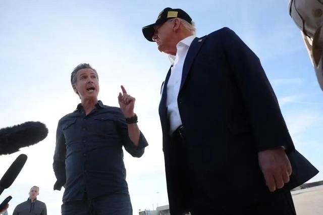 转向了？特朗普主动还油轮，白宫释放俄公民，美国第一次做出妥协