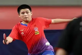 中国男乒林诗栋，母亲经营排骨汤店生意繁忙，他从小都由父亲带大图片