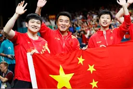 王楠豪送国乒三将，6斤重金牌震惊众人，500万大奖引网友热议！图片