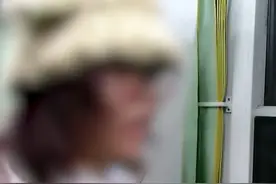 越闹越大！女子越乘，态度恶略，袭警被刑拘，处理结果大快人心图片