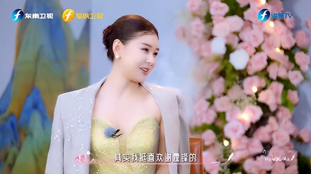 王雷李小萌北京豪宅庆生，吃仨菜被嘲小气，却因桌上的一盒烟圈粉