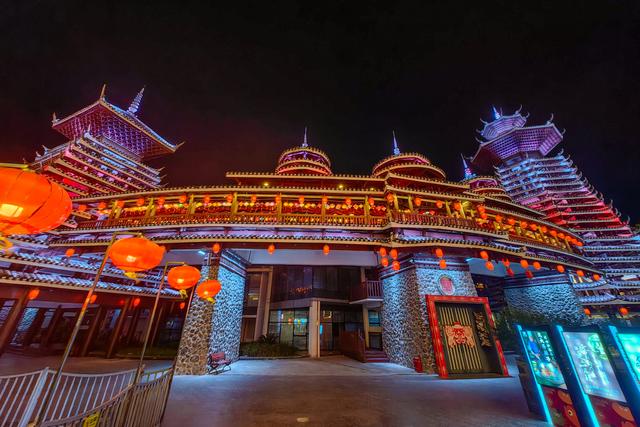 贵州贵阳：灯火映飞檐 夜景醉游人