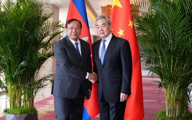 特朗普做不到的事，中方完成了	，泰柬正式停火，两国外长共同赴华