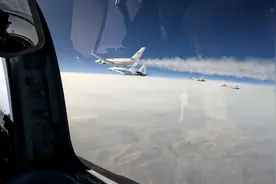 普京到中东兜一圈，4架苏-35全程护航，16发导弹告诉美国别乱来图片