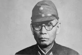 1949年冈村宁次被无罪释放，毛主席得知后勃然大怒，连夜发令追捕图片