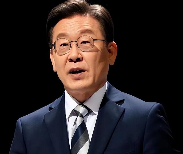 李在明启程离京	，临走前对华改口，一个时代告终，高市忽喊话中国