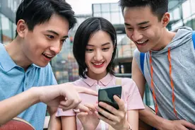 鸿蒙4.0AI信息功能，消息仅机主可见，别人看手机消息自动隐藏！图片