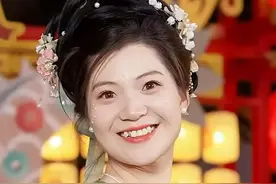 她是许盼，和董宇辉做兄弟的女人，曾经无人问津，现在恩宠万千！图片