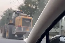 大兴通武线“无牌”装载机上路？交管部门回应：严查！图片