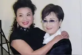 歌手张也：54岁单身无儿无女，却有一位男闺蜜，如今怎么样了？图片