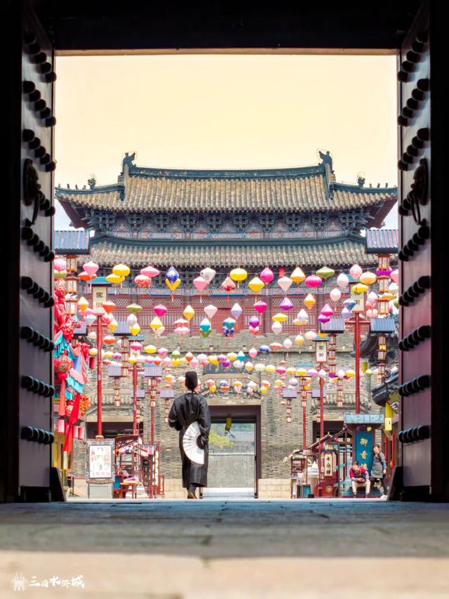 跟着总台非遗微短剧《顾盼锦年》，来三国水浒城get同款打卡地