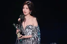 白鹿获年度尖叫女演员，获奖感言：轻舟已过万重山，引发网友热议图片