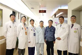 53年、23个起搏器：上海市第一人民医院近日为世界“带搏”生存时间最长患者植入“最小起搏器”图片