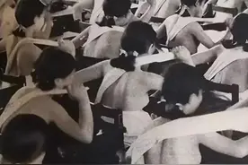 罕见照片：日本女人竟如此开放大胆，女学生脱光衣服全身赤裸上课图片