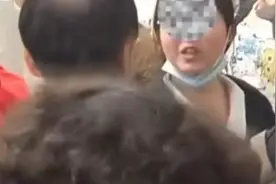 解气！上海一女子插队被说回怼遭大爷教做人，事后女子报警引争议图片