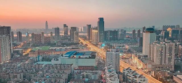 中国下一个“香港”，不是成都、上海，这座城市才是黑马！