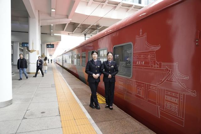 武铁舒适型旅游专列价格曝光：每人10999元起，豪华双人间每人58999元