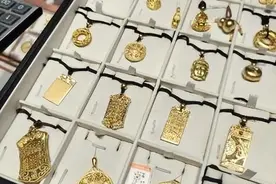 黄金价格连跌后小幅回弹，商家激烈竞争打“擂台”推秒杀促销图片