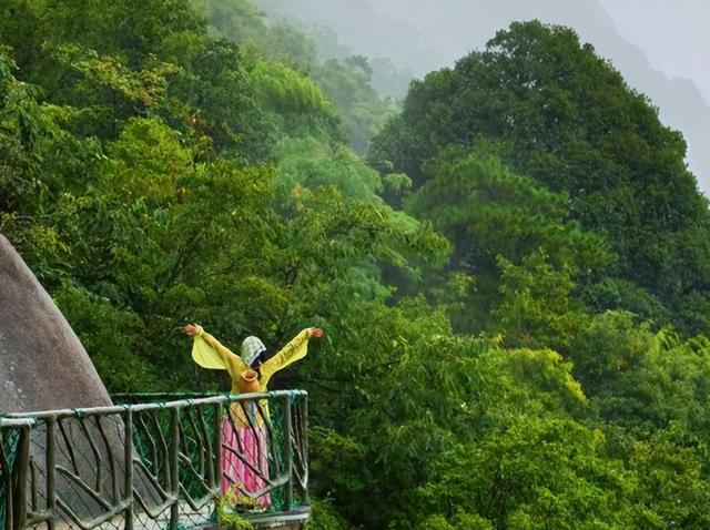 春日登高赏美景 上饶灵山焕新颜