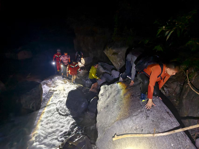 10余人进山4人迟迟未归……原在深山突遇“鬼打墙”