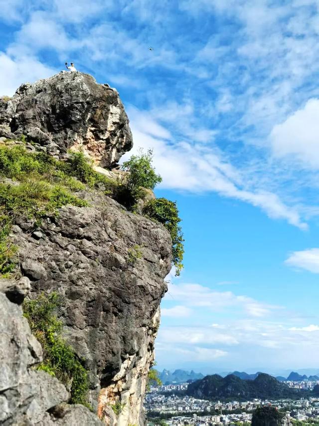 桂林：登峰尽赏满城秋！