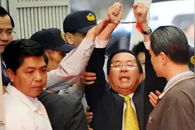 统一台湾的最大障碍，不是美国和台独，而是“中华民国”这个称号图片