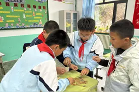 ​温暖同心路 志愿伴童行图片