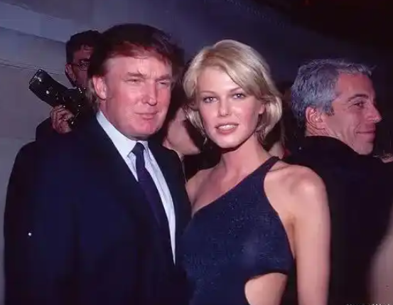 爱泼斯坦案再爆猛料！权贵合影流出，特朗普克林顿同框，白宫急了