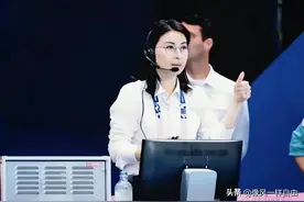 郭晶晶儿女帮外婆抬行李，兄妹齐心协力，外婆见状露出慈笑图片