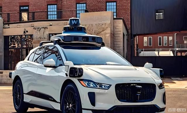 马斯克Robotaxi放弃安全员	，让世界自动驾驶技术选择走到十字路口