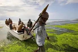 无恶不作的海盗，为啥不敢打劫航母？原来是被俄海军教训过了图片