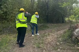 山东移动薛城分公司装维人员不惧高温酷暑，只为网络通畅图片