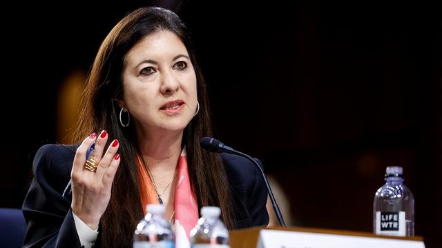 美联储又爆丑闻！高官噤声期交易个股，辞职后特朗普火速补位