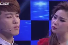 女友性格过于开放，竟和男友兄弟喝交杯酒，令男友瞬间大怒图片