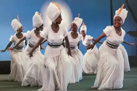 老挂历带我们回顾八十年代最火的艺术团体——东方歌舞团图片