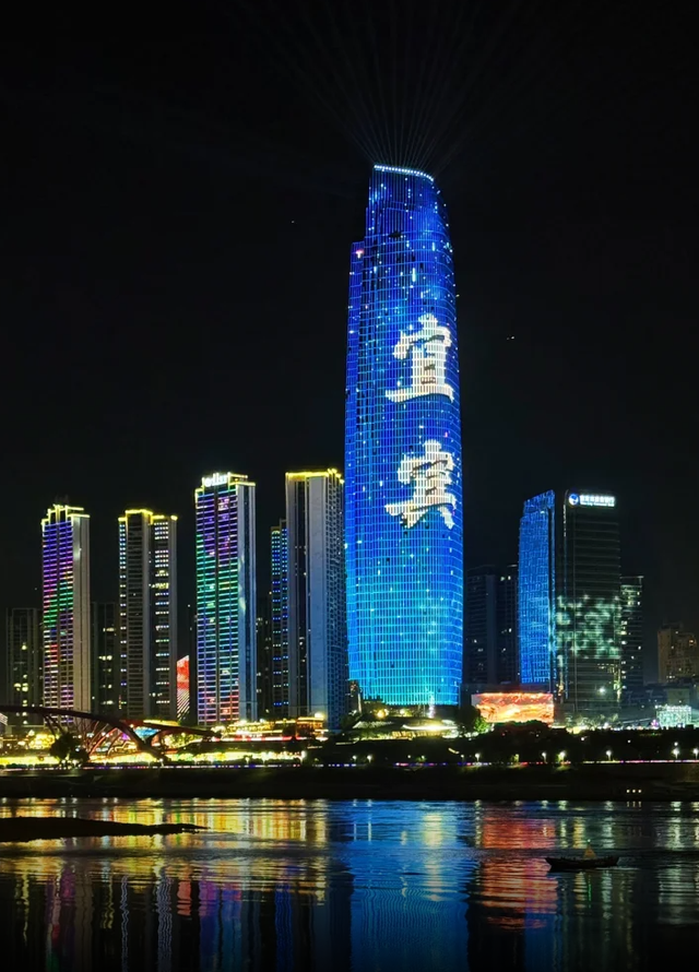 云、贵、川、渝第一高楼，西南经济的象征