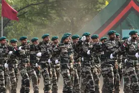 印度拦截上游河水，巴铁被逼打响第一枪！双方实力差距有多大？图片