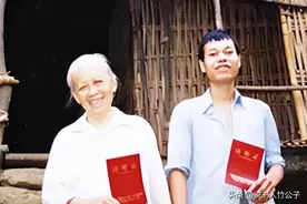 回顾：24岁男子娶71岁老太太，相濡以沫16年，妻子的遗言催人泪下图片