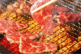 烧烤摊老板的秘制腌料：一罐啤酒让烤肉嫩到离谱图片