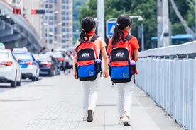 奥运冠军让女儿在家上学惹争议：杨威的回应，戳痛多少家长的心？图片