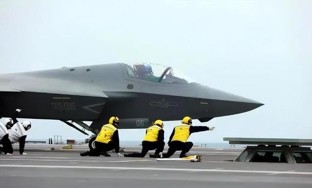 美军王牌航母30分钟连摔2机！全球网友炸锅：这是纸老虎现形了？