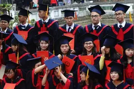 今年新规定？在越南，身高成大学录取门槛，身材矮小的人没学上图片