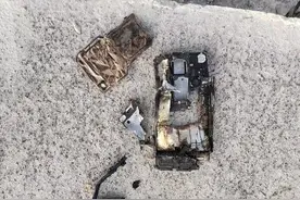 用户称OPPO手机发生自燃烫伤自己，客服中心：手机确实烧焦，是否自燃需等待鉴定图片
